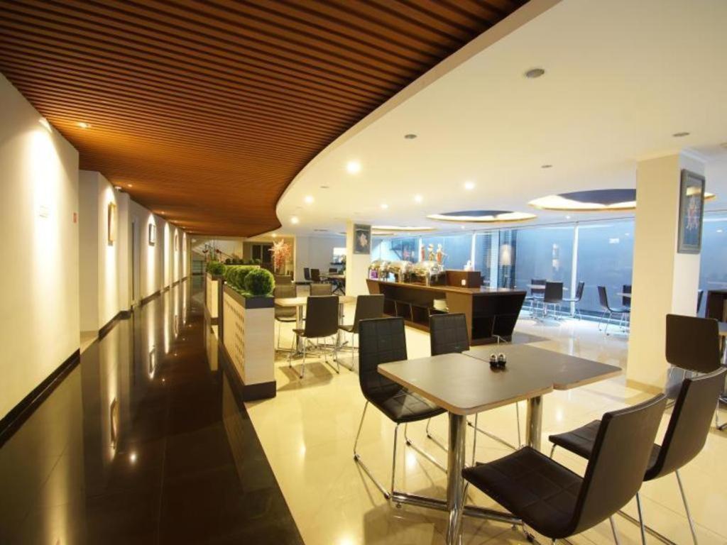 Raffleshom Hotel Bandung Exterior foto