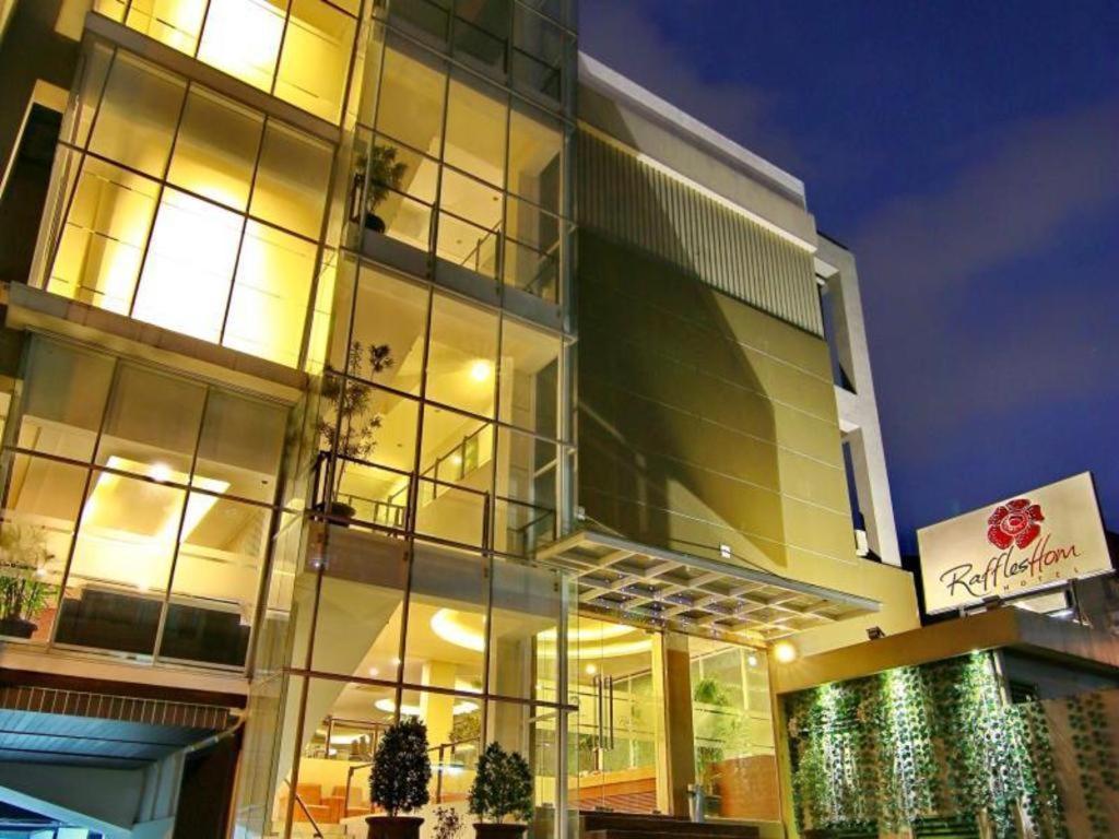 Raffleshom Hotel Bandung Exterior foto